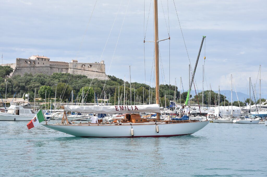 Pavillon bateau sur voilier